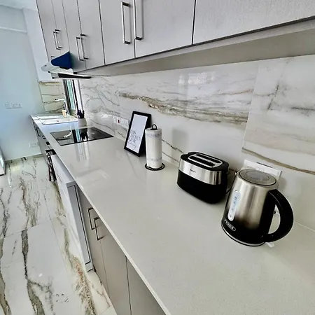 204 Gym-complex 2 Bedroom, 2 Balconies In Universal Apartamento Paphos