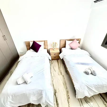 204 Gym-complex 2 Bedroom, 2 Balconies In Universal Apartament Paphos