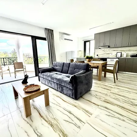 204 Gym-complex 2 Bedroom, 2 Balconies In Universal Apartament Paphos