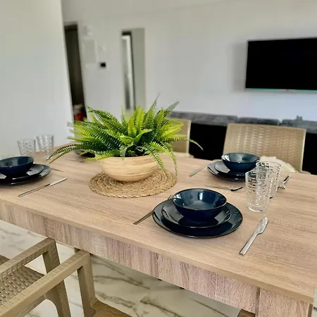 204 Gym-complex 2 Bedroom, 2 Balconies In Universal Apartament Paphos